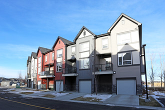 The Loop in Evanston in Calgary, AB - Building Photo - Building Photo