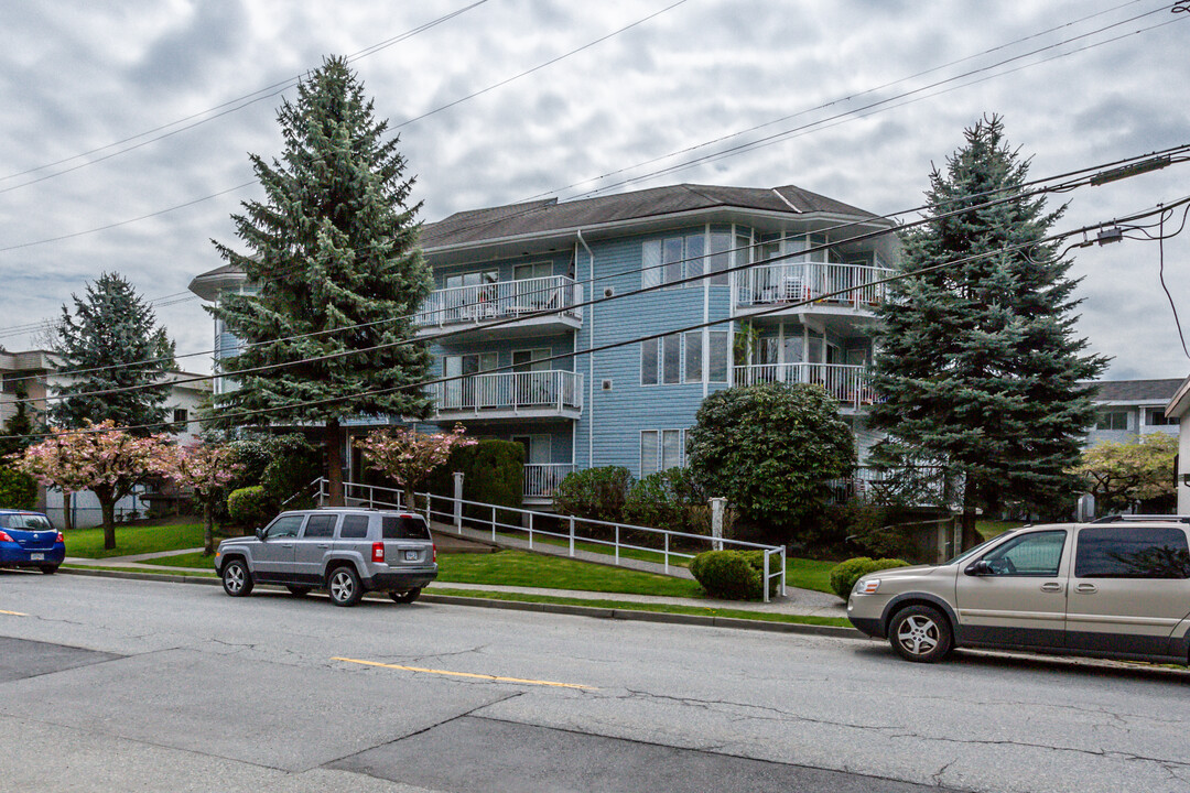 2050 Coquitlam Ave in Port Coquitlam, BC - Building Photo