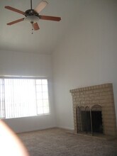 15831 N 23rd Dr in Phoenix, AZ - Foto de edificio - Building Photo