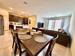11852 Black Canary Ave in Las Vegas, NV - Building Photo - Building Photo
