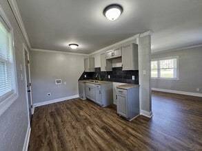 2911 Dallas Cherryville Hwy in Dallas, NC - Building Photo - Building Photo