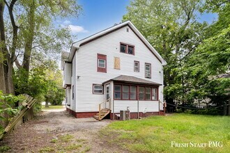 1312 Hotop Ave in Kalamazoo, MI - Building Photo - Building Photo