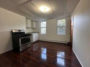 49 Poplar St in Jersey City, NJ - Building Photo - Building Photo