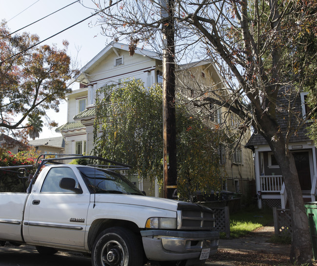 3805-3809 1/2 Clarke St. in Oakland, CA - Building Photo - Building Photo