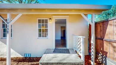 10139 Old Redwood Hwy in Windsor, CA - Foto de edificio - Building Photo