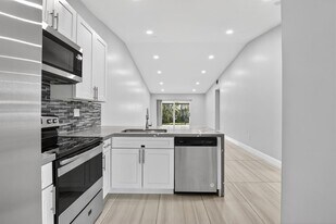 4404 Treasure Cove Dr in Fort Lauderdale, FL - Building Photo