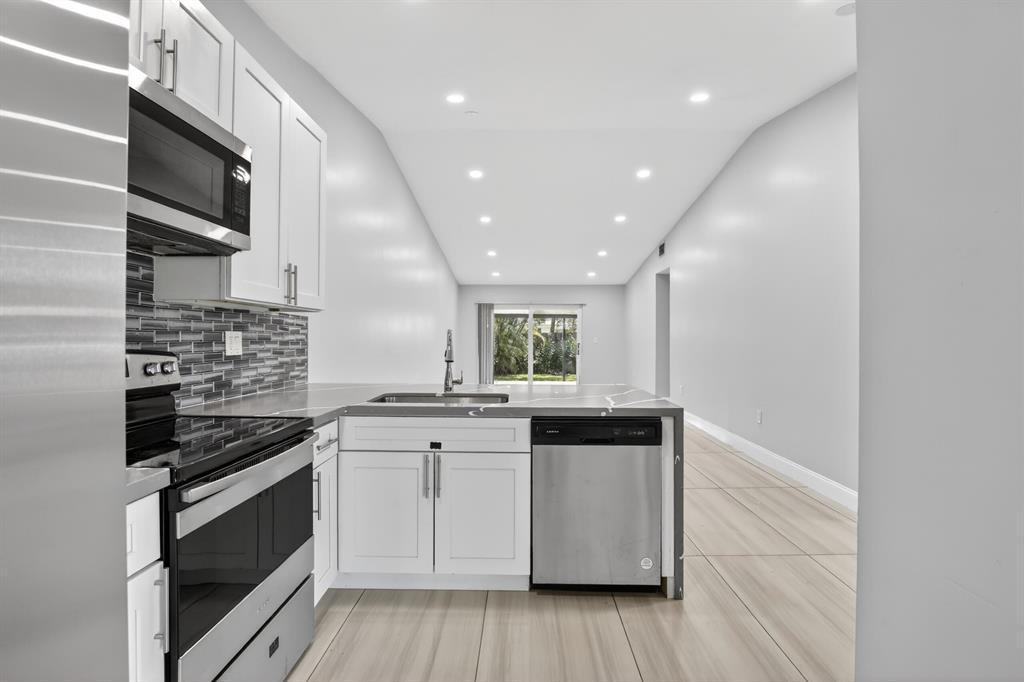 4404 Treasure Cove Dr in Fort Lauderdale, FL - Building Photo