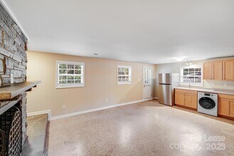 2417 Laburnum Ave, Unit 3 in Charlotte, NC - Building Photo - Building Photo