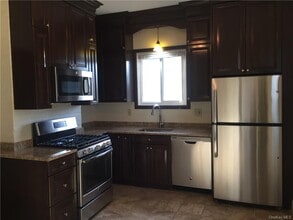 3 Overton Rd, Unit 1st Floor in Ossining, NY - Building Photo - Building Photo