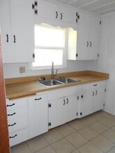 1929 Cascade Blvd in Shasta Lake, CA - Building Photo - Building Photo