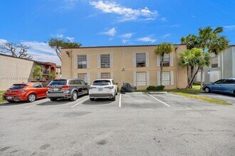 10804 N Kendall Dr in Miami, FL - Building Photo - Building Photo