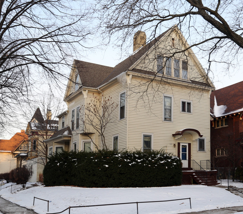 1655 N Humboldt Ave in Milwaukee, WI - Foto de edificio