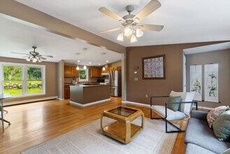 322 Sibley Rd in Waltham, MA - Building Photo - Building Photo