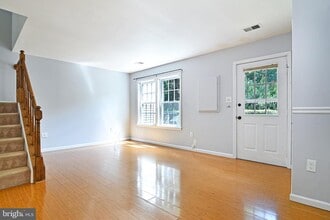5939 Havener House Way in Centreville, VA - Building Photo - Building Photo