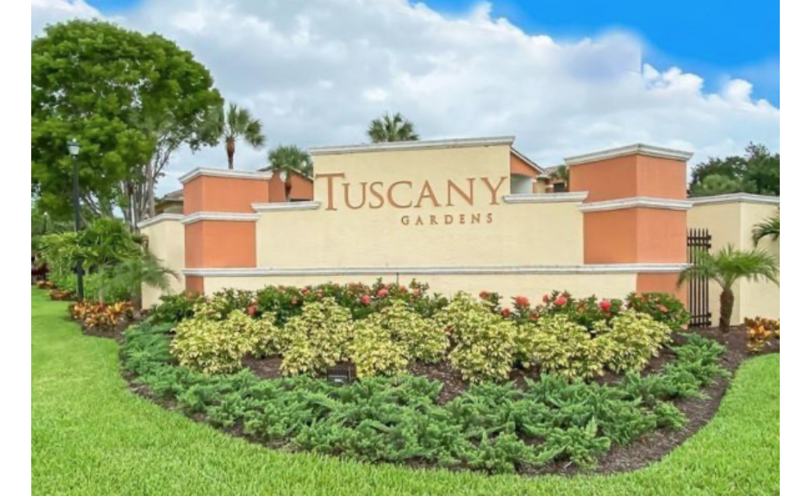 6450 Aragon Way, Unit 205 in Ft. Myers, FL - Building Photo