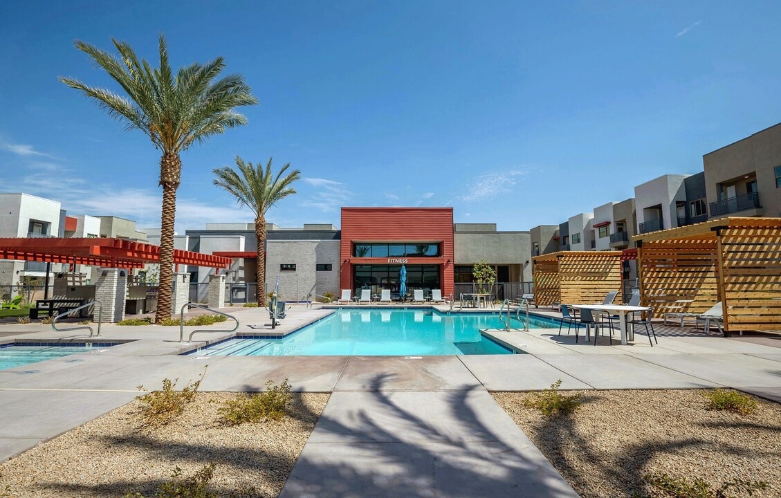 Vista Ridge Apartments in Phoenix, AZ - Building Photo