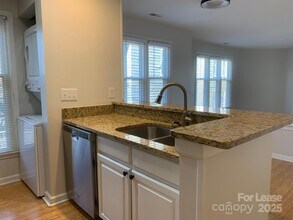 320 Northwest Dr in Davidson, NC - Building Photo - Building Photo