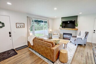 2630 NE 111th Ave, Unit 2630 in Portland, OR - Building Photo - Building Photo