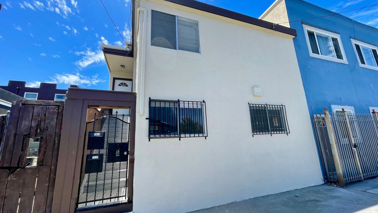 2343 Market St in Oakland, CA - Building Photo