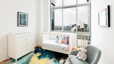 4615 Center Blvd in Queens, NY - Foto de edificio - Building Photo