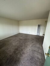15111 Washington Ave-Unit -Apt 31 in San Leandro, CA - Building Photo - Building Photo