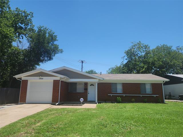 property at 1305 Milmo Dr
