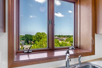 5555 N Cumberland Ave in Chicago, IL - Building Photo - Building Photo