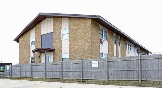 Pleasant Plaza in Racine, WI - Foto de edificio - Building Photo