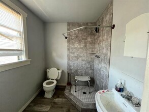 6823 Ave E in Houston, TX - Building Photo - Building Photo