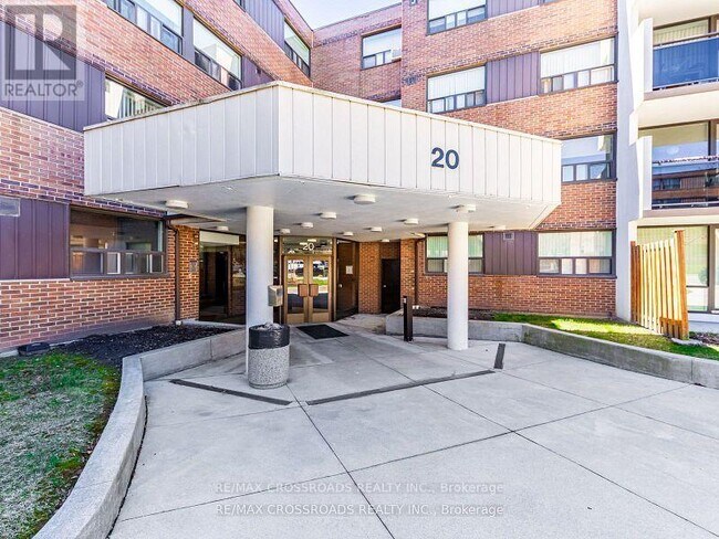 20-120 Sunrise Ave in Toronto, ON - Building Photo - Building Photo