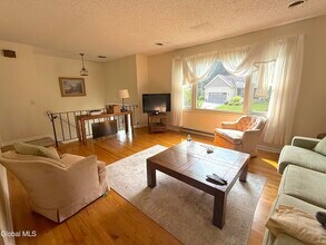 12 Lakewood Dr in Saratoga Springs, NY - Building Photo - Building Photo