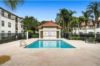 630 S Park Rd in Hollywood, FL - Foto de edificio - Building Photo