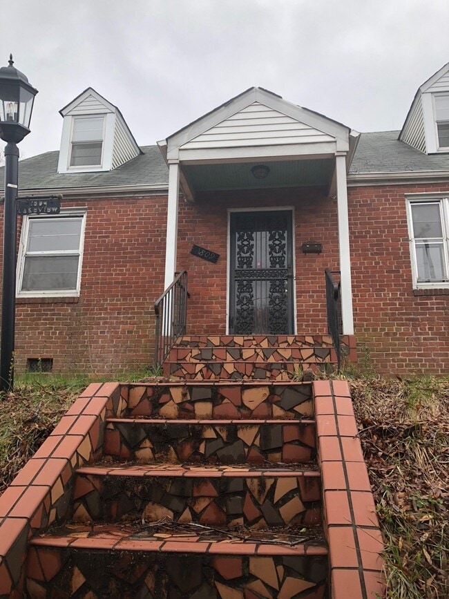 property at 1809 Lakeview Ave