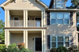 60 Teachers Row in Richmond Hill, GA - Building Photo