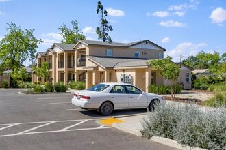 6768 Walker Ln in Hughson, CA - Foto de edificio - Building Photo