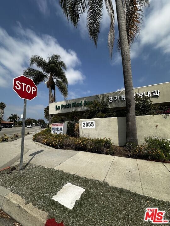 2055 Torrance Blvd in Torrance, CA - Building Photo