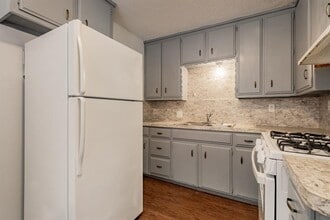 319 E Edwards St in Edmond, OK - Foto de edificio - Building Photo