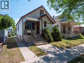 1722 Albert Rd in Windsor, ON - Building Photo - Building Photo