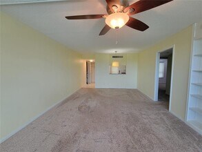 2615 Cove Cay Dr in Clearwater, FL - Building Photo - Building Photo