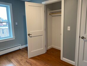 29 Chelsea St, Unit 3 in Boston, MA - Foto de edificio - Building Photo