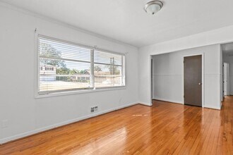 4010 Emerald Lake Dr in Decatur, GA - Building Photo - Building Photo