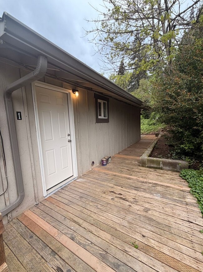 79916 OR-99 in Cottage Grove, OR - Building Photo - Building Photo