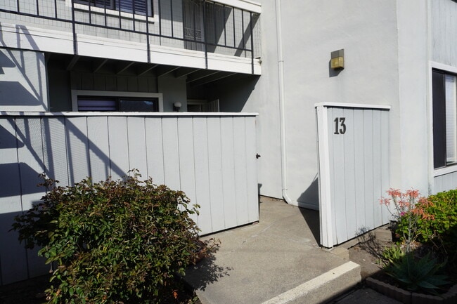 6518 Embarcadero Dr, Unit 13 in Stockton, CA - Building Photo - Building Photo