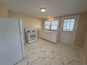 530 Crescent Dr in Greeneville, TN - Building Photo - Building Photo