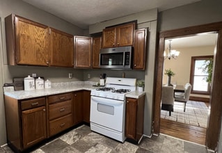 10 S University St in Vermillion, SD - Building Photo - Building Photo