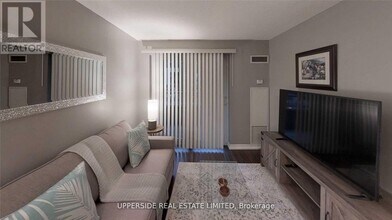 250 Wellington St W in Toronto, ON - Building Photo - Building Photo