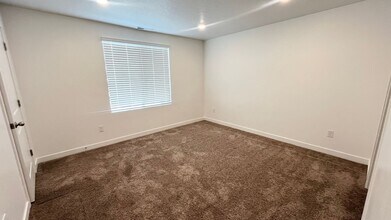 1136 E Trident Dr in Saratoga Springs, UT - Building Photo - Building Photo