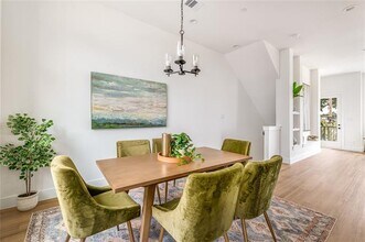 13325 Bee St in Farmers Branch, TX - Building Photo - Building Photo