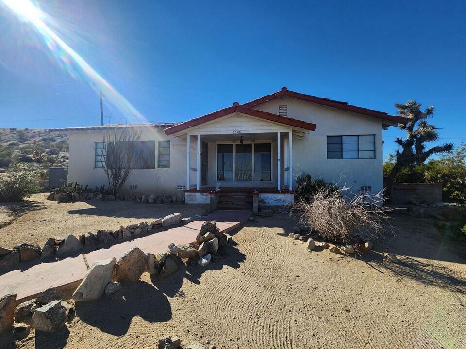 6608 Hillside Ave in Twentynine Palms, CA - Building Photo