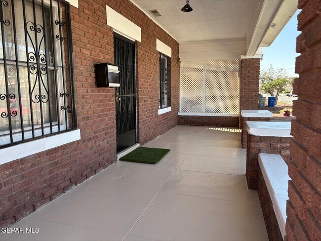 3418 Pershing Dr in El Paso, TX - Building Photo - Building Photo